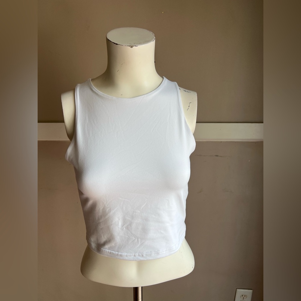ReoRia White Women's Cropped Tank Top
